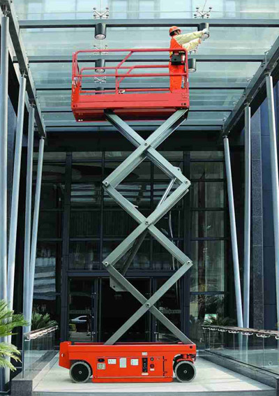 自行式升(shēng)降機 